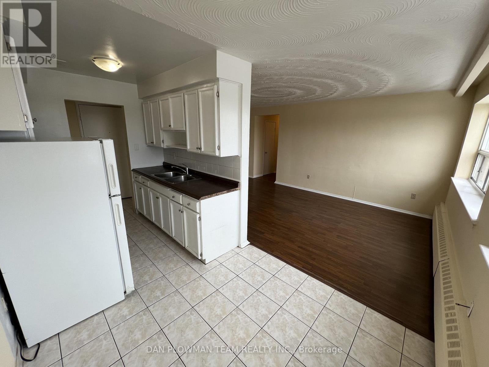 303 - 170 Park Road S, Oshawa, Ontario  L1J 4H2 - Photo 3 - E12345752