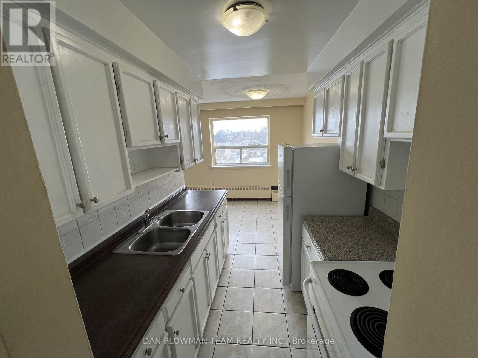 303 - 170 Park Road S, Oshawa, Ontario  L1J 4H2 - Photo 4 - E12345752