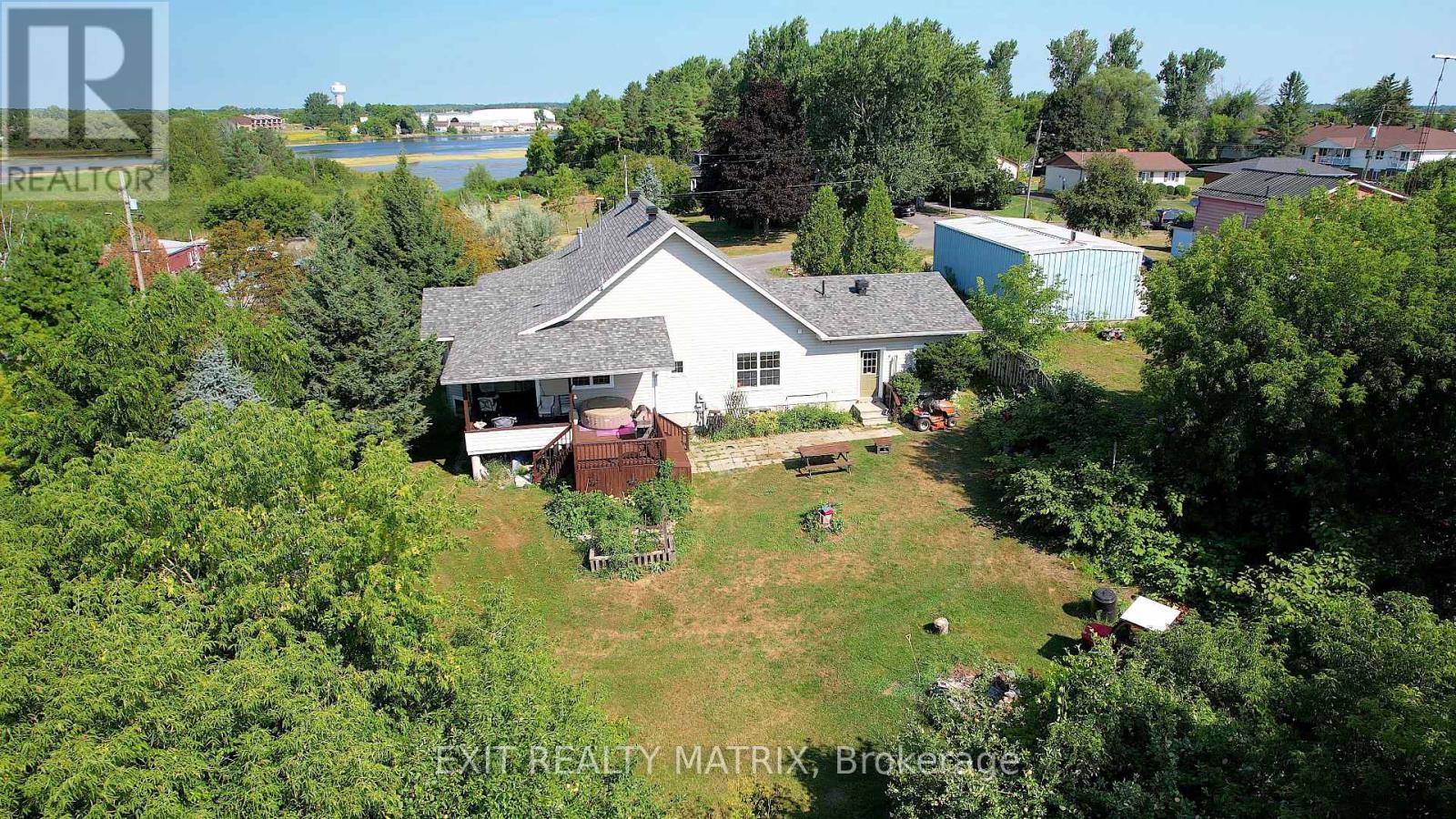 20306 Lochiel Street W, North Glengarry, Ontario  K0C 1A0 - Photo 47 - X12345771