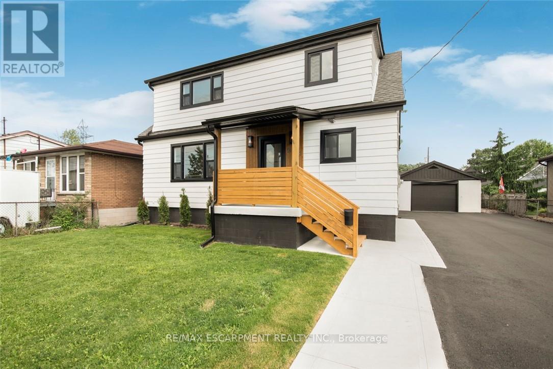 Property at 588 BARNABY STREET image 4