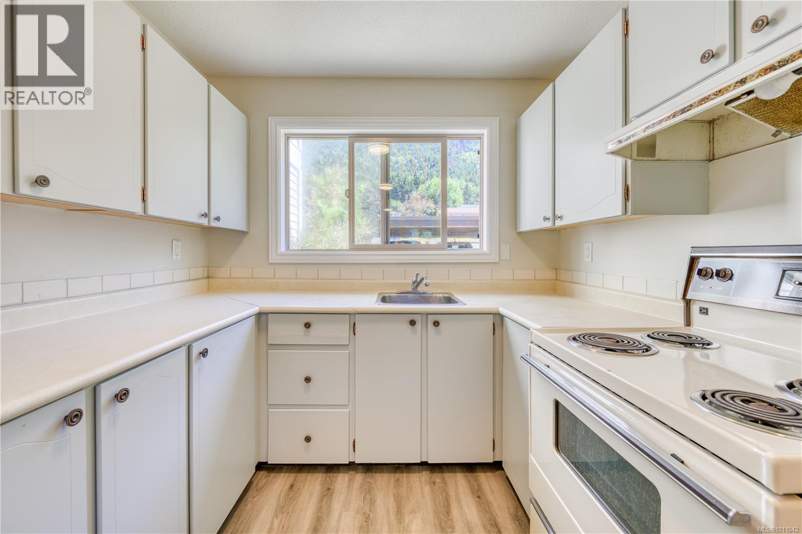306 Haida Ave, Port Alice, British Columbia  V0N 2N0 - Photo 5 - 1011042
