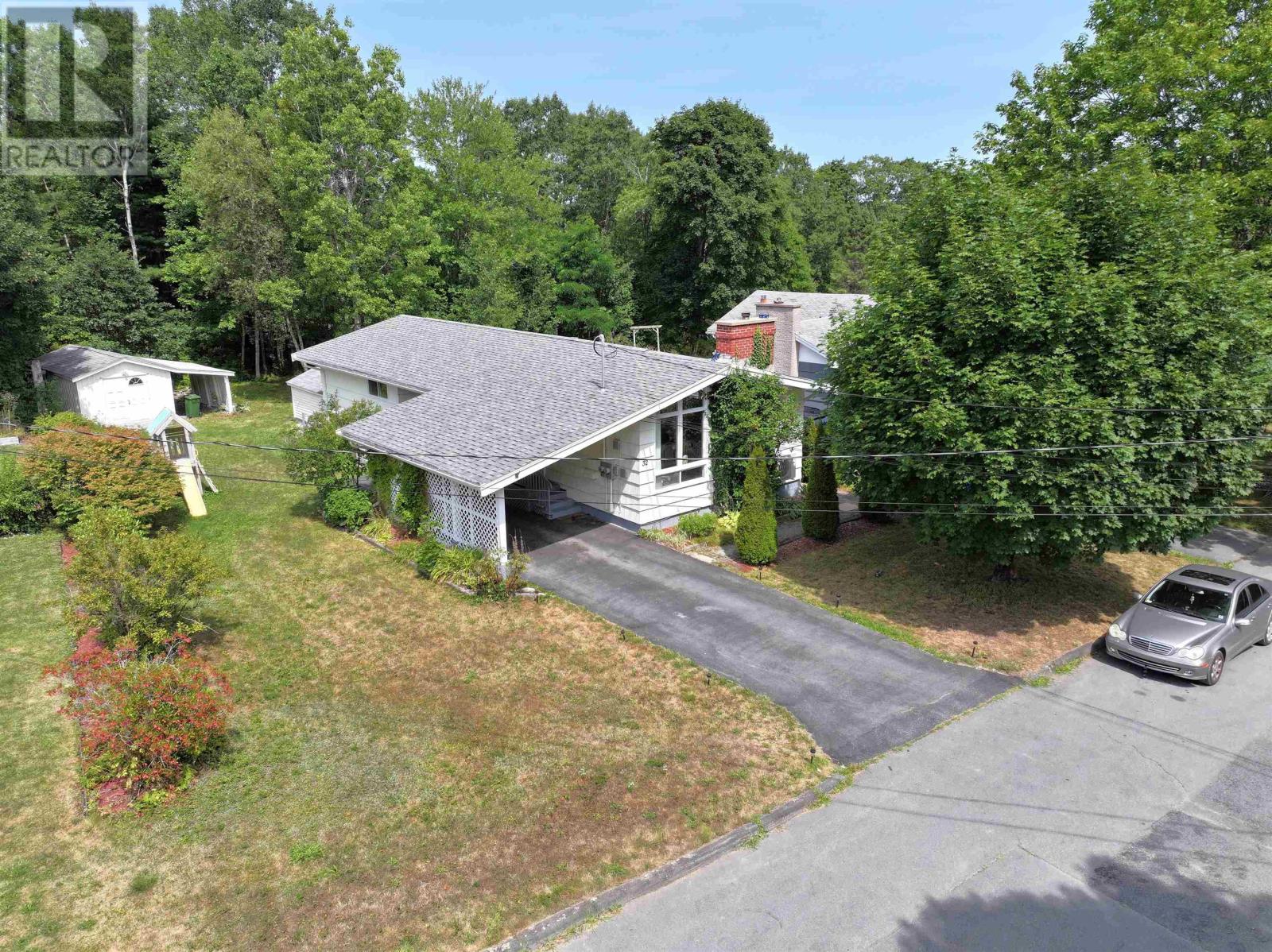 32 Murray Drive, Bridgewater, Nova Scotia  B4V 2M7 - Photo 2 - 202520249