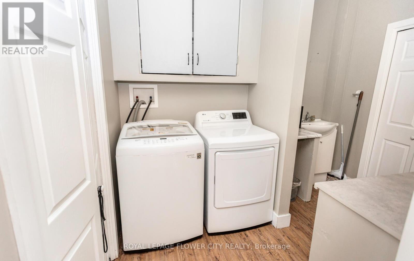 266 Harold Dent Trail, Oakville (Go Glenorchy), Ontario  L6M 1S1 - Photo 15 - W12341913
