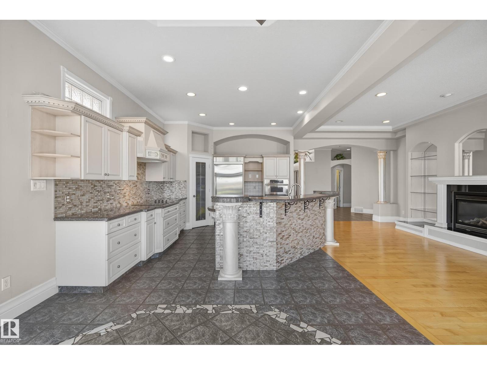 Property at 16103 89 ST NW image 3