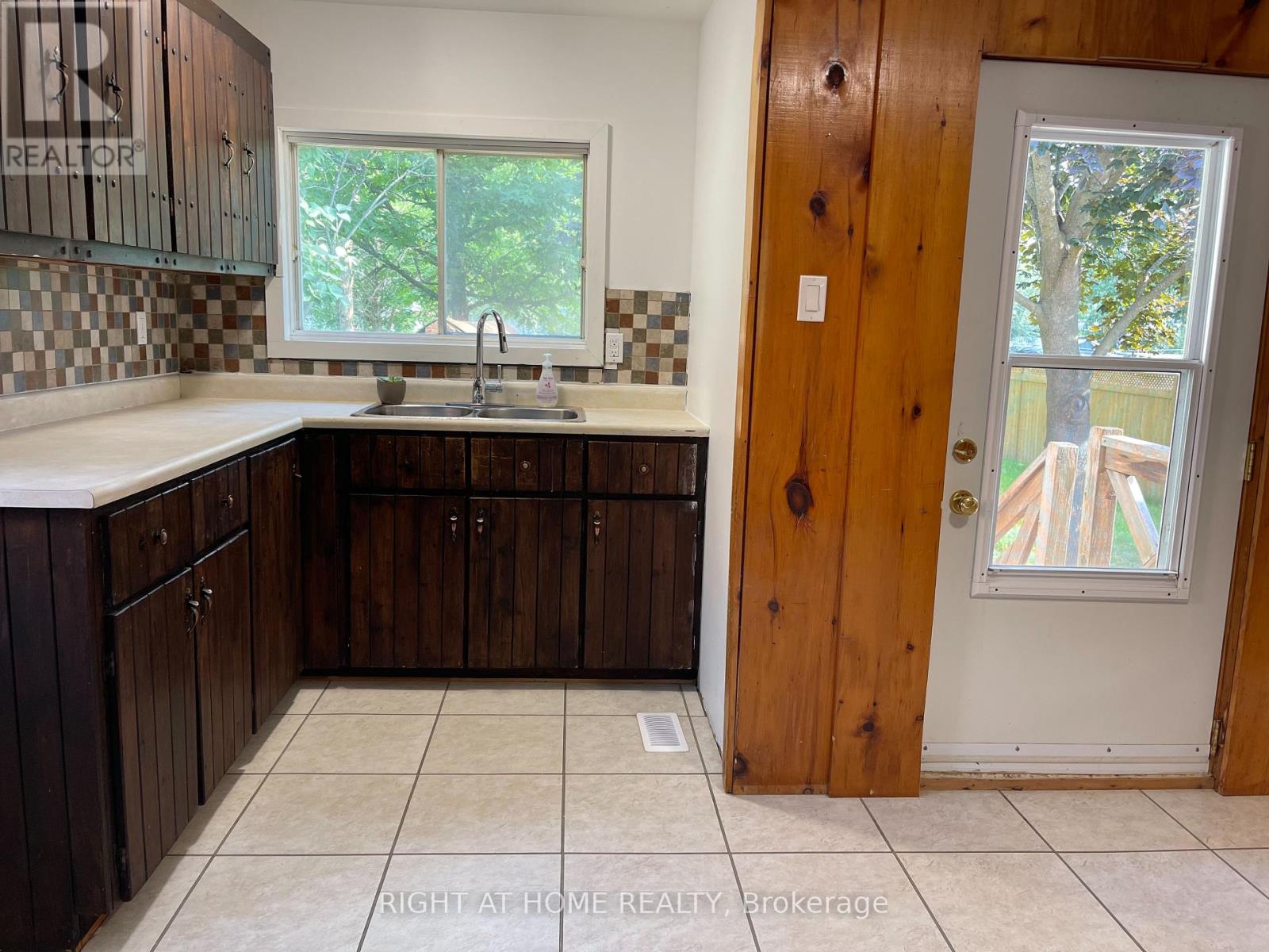 241 Elm Avenue, Georgina, Ontario  L4P 2V4 - Photo 6 - N12345799