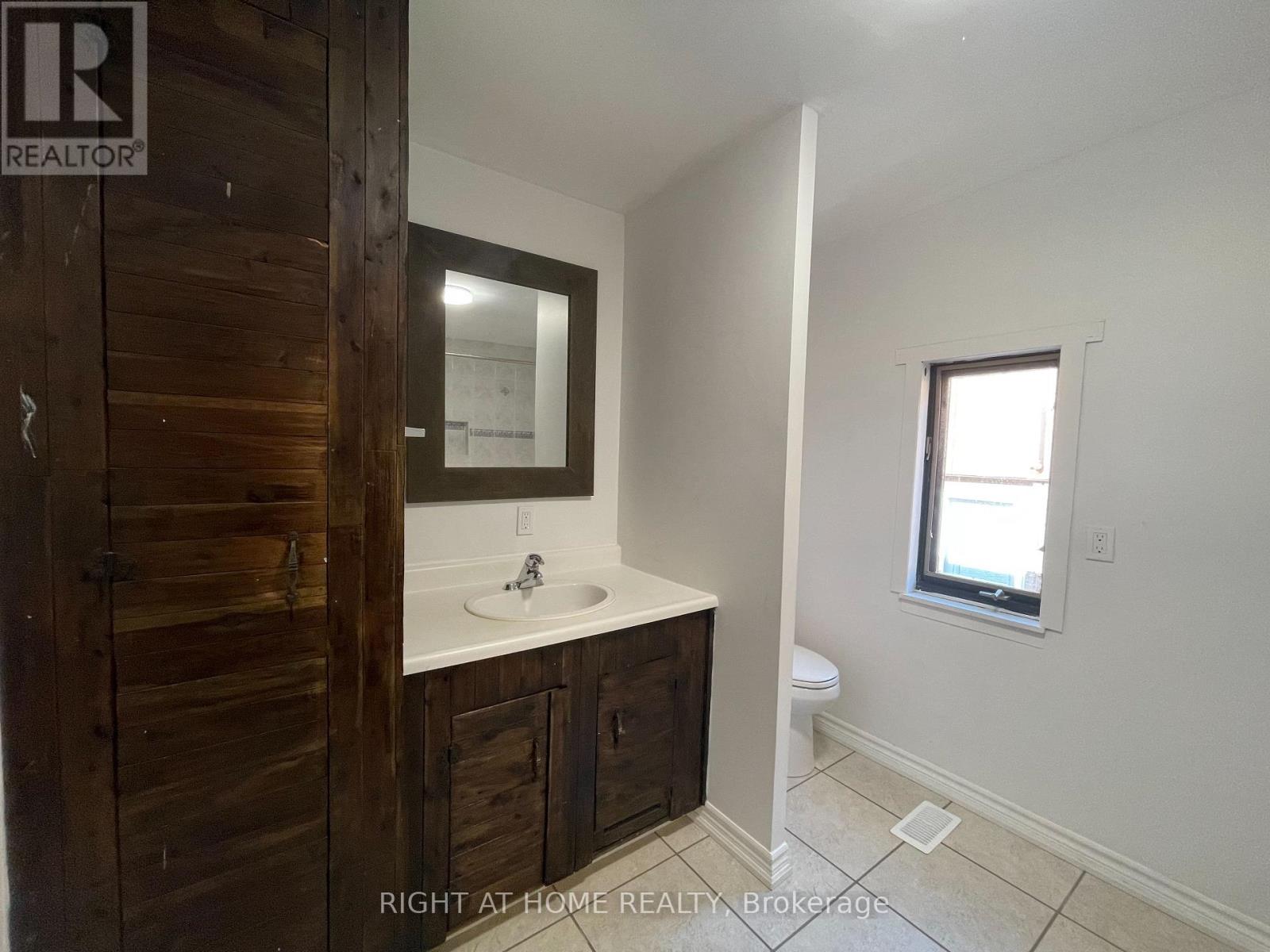 241 Elm Avenue, Georgina, Ontario  L4P 2V4 - Photo 7 - N12345799