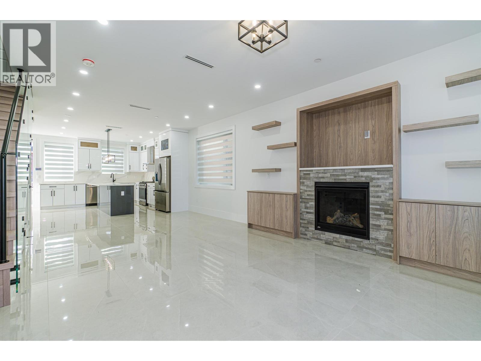 Listing Picture 2 of 14 : 2790 E 49TH AVENUE, Vancouver / 溫哥華 - 魯藝地產 Yvonne Lu Group - MLS Medallion Club Member