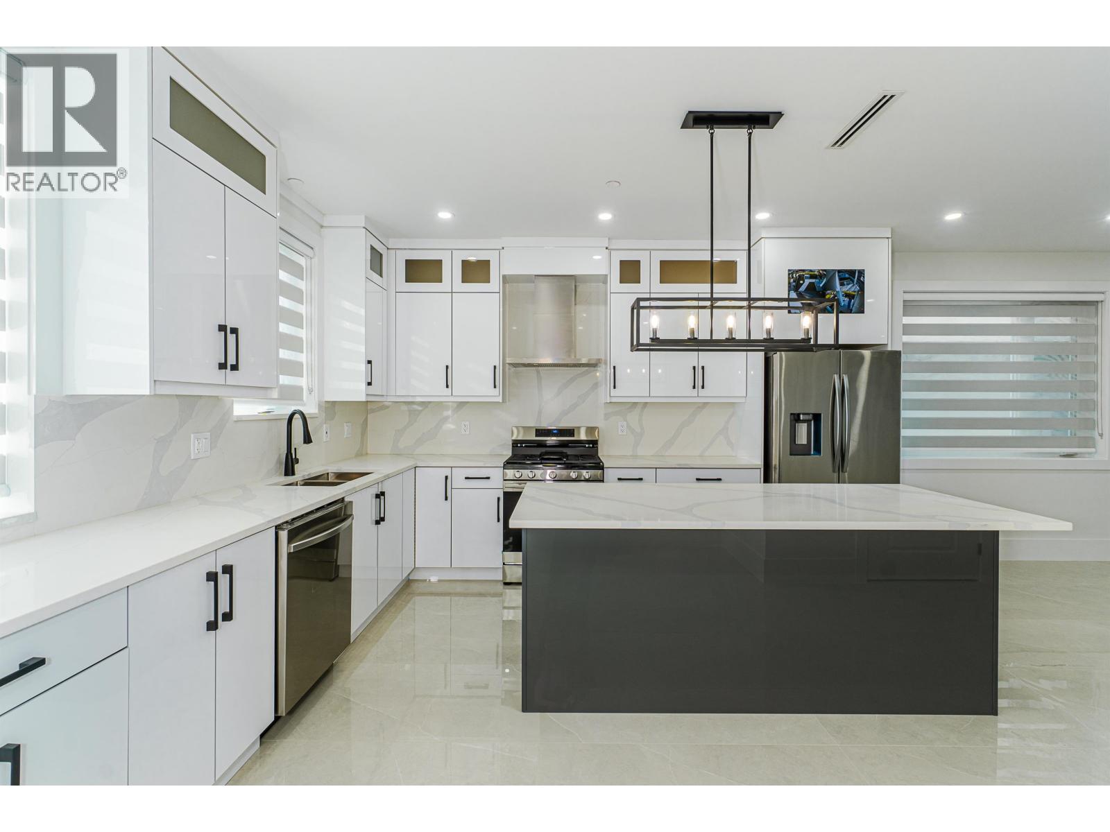 Listing Picture 4 of 14 : 2790 E 49TH AVENUE, Vancouver / 溫哥華 - 魯藝地產 Yvonne Lu Group - MLS Medallion Club Member