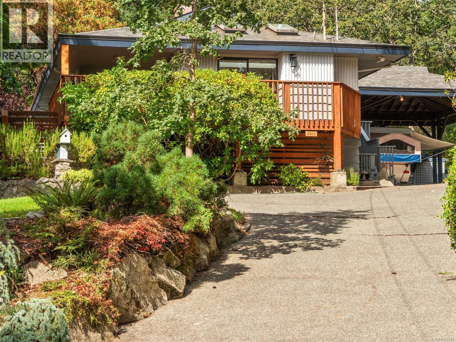 2660 Macdonald Dr E, Saanich, British Columbia