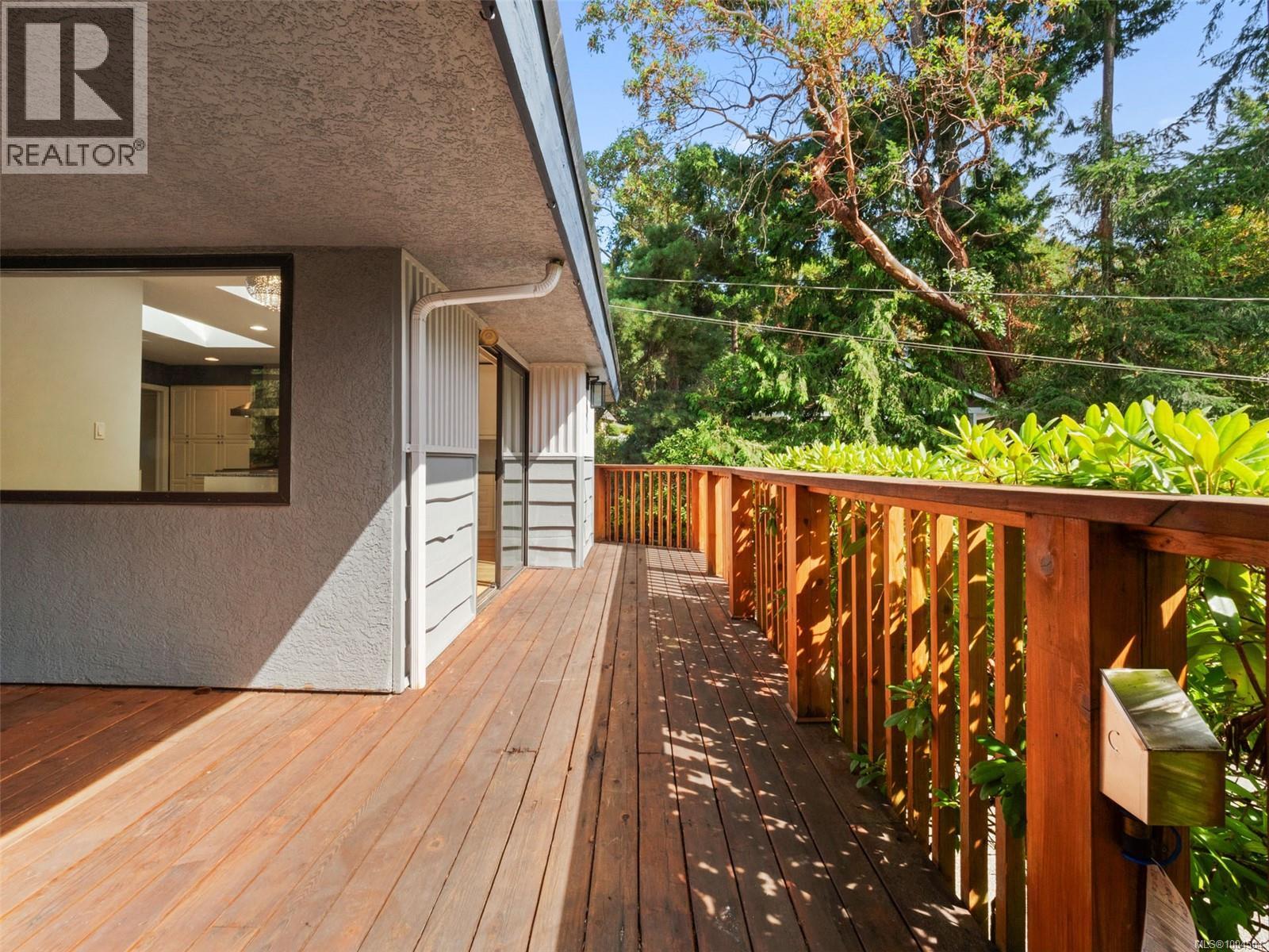 2660 Macdonald Dr E, Saanich, British Columbia  V8N 1X9 - Photo 17 - 1004504