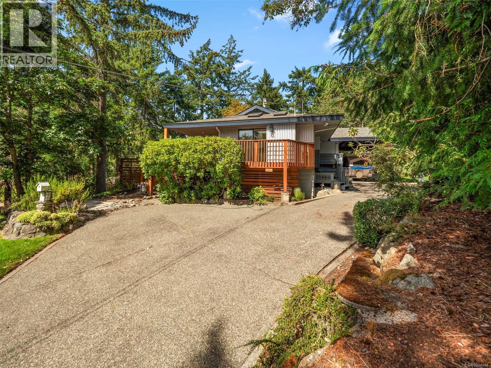 2660 Macdonald Dr E, Saanich, British Columbia  V8N 1X9 - Photo 2 - 1004504