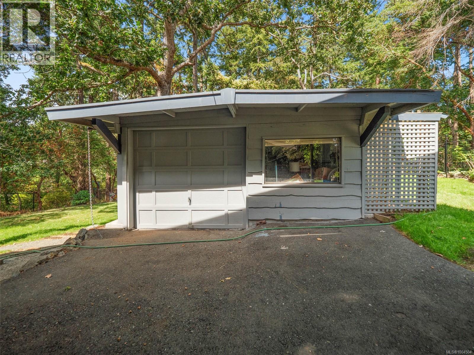 Property at 2660 Macdonald Dr E image 5