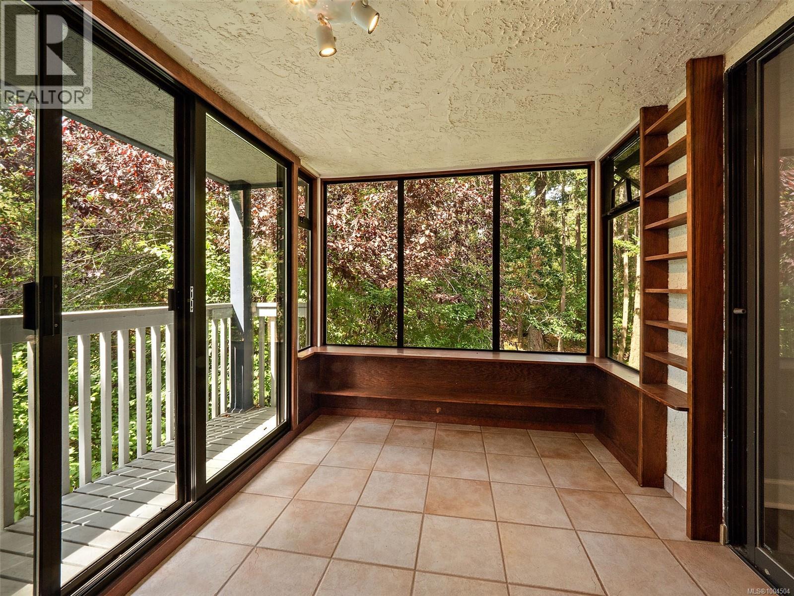 2660 Macdonald Dr E, Saanich, British Columbia  V8N 1X9 - Photo 37 - 1004504