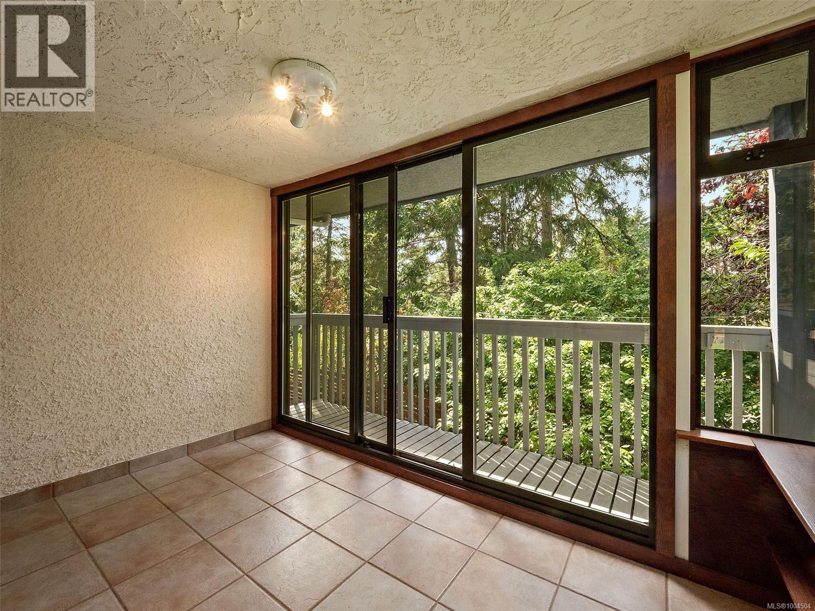 2660 Macdonald Dr E, Saanich, British Columbia  V8N 1X9 - Photo 38 - 1004504