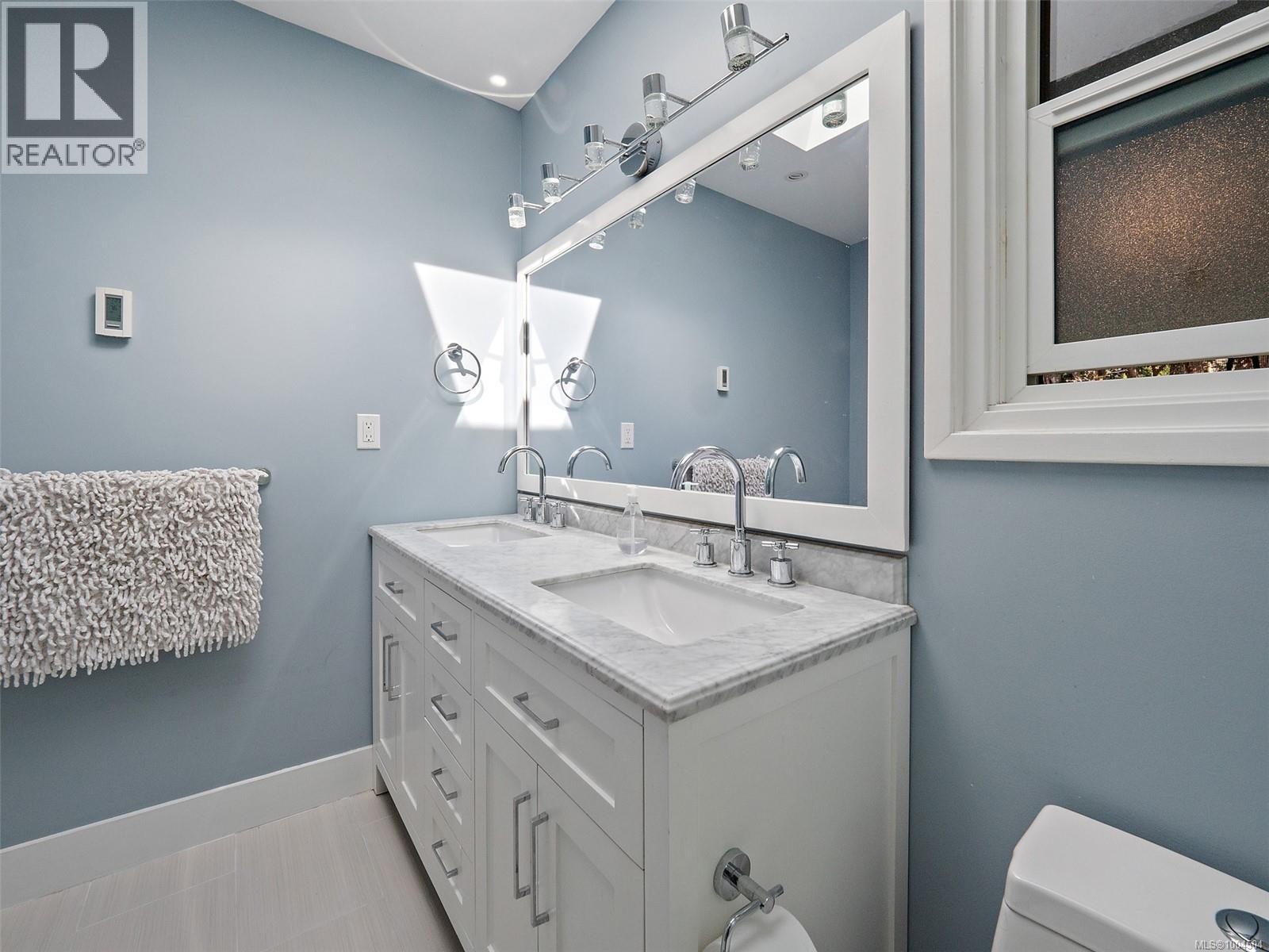 2660 Macdonald Dr E, Saanich, British Columbia  V8N 1X9 - Photo 43 - 1004504