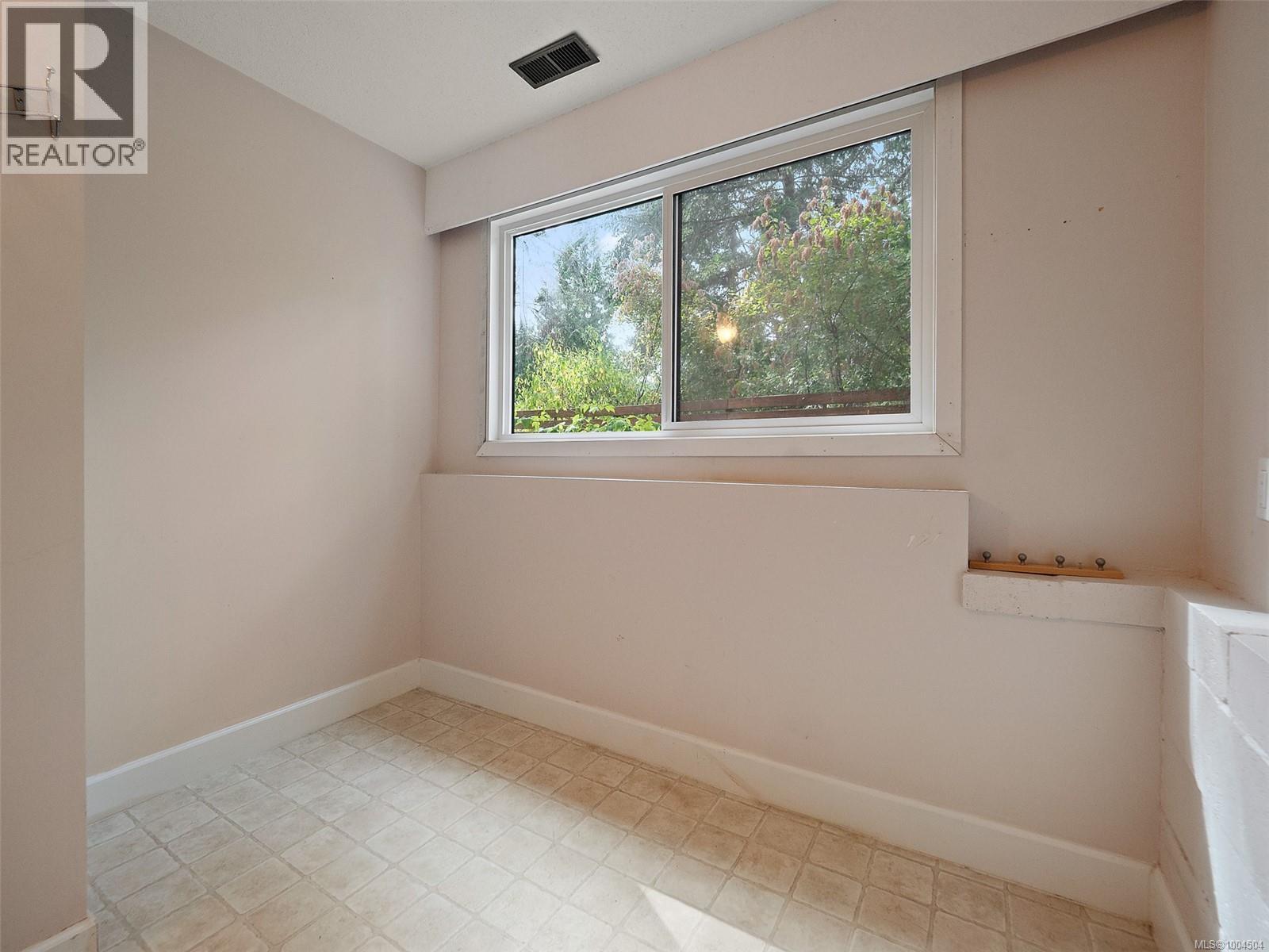 2660 Macdonald Dr E, Saanich, British Columbia  V8N 1X9 - Photo 59 - 1004504