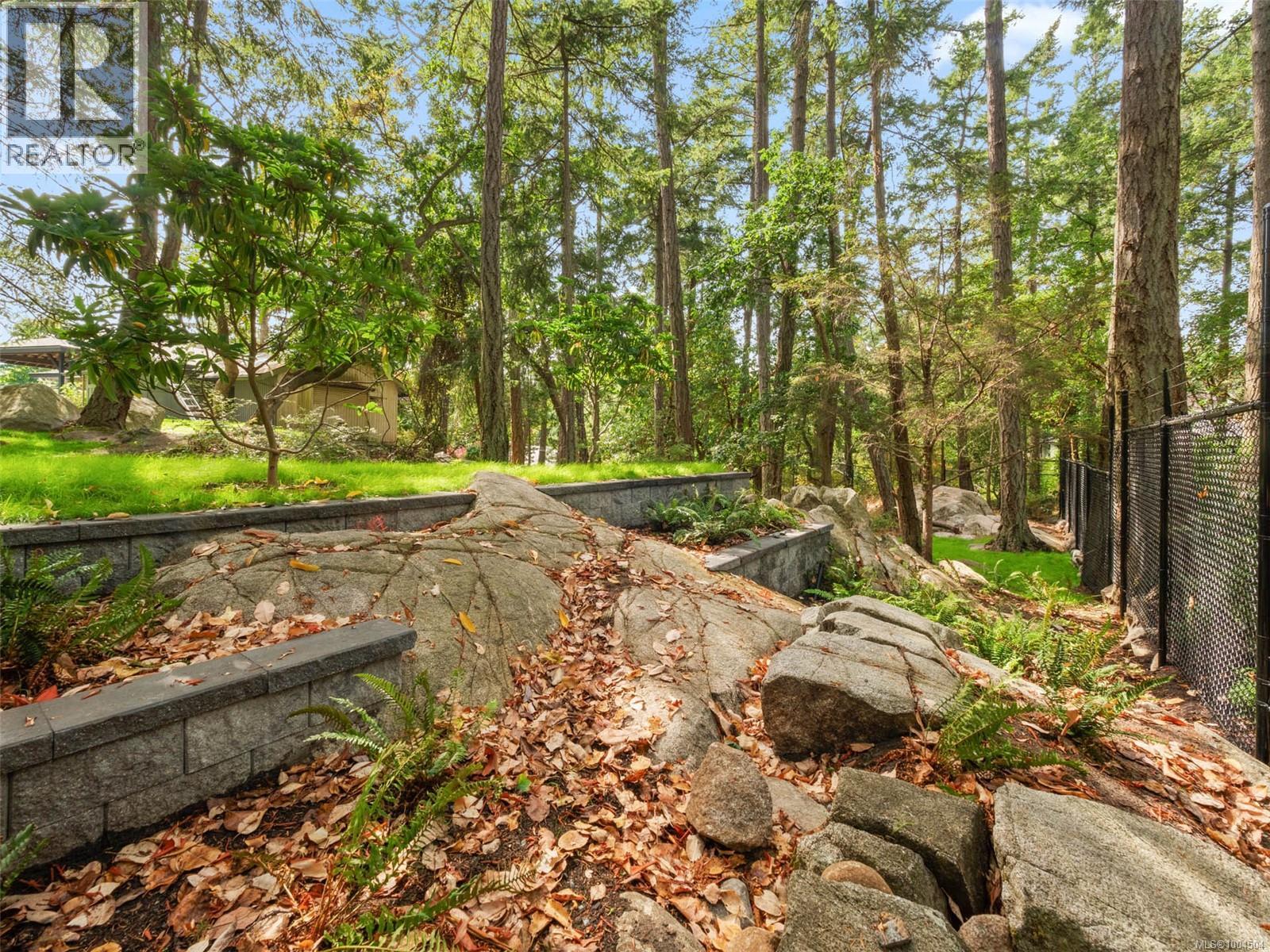 2660 Macdonald Dr E, Saanich, British Columbia  V8N 1X9 - Photo 67 - 1004504