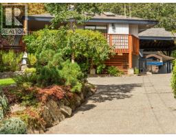 2660 Macdonald Dr E Queenswood