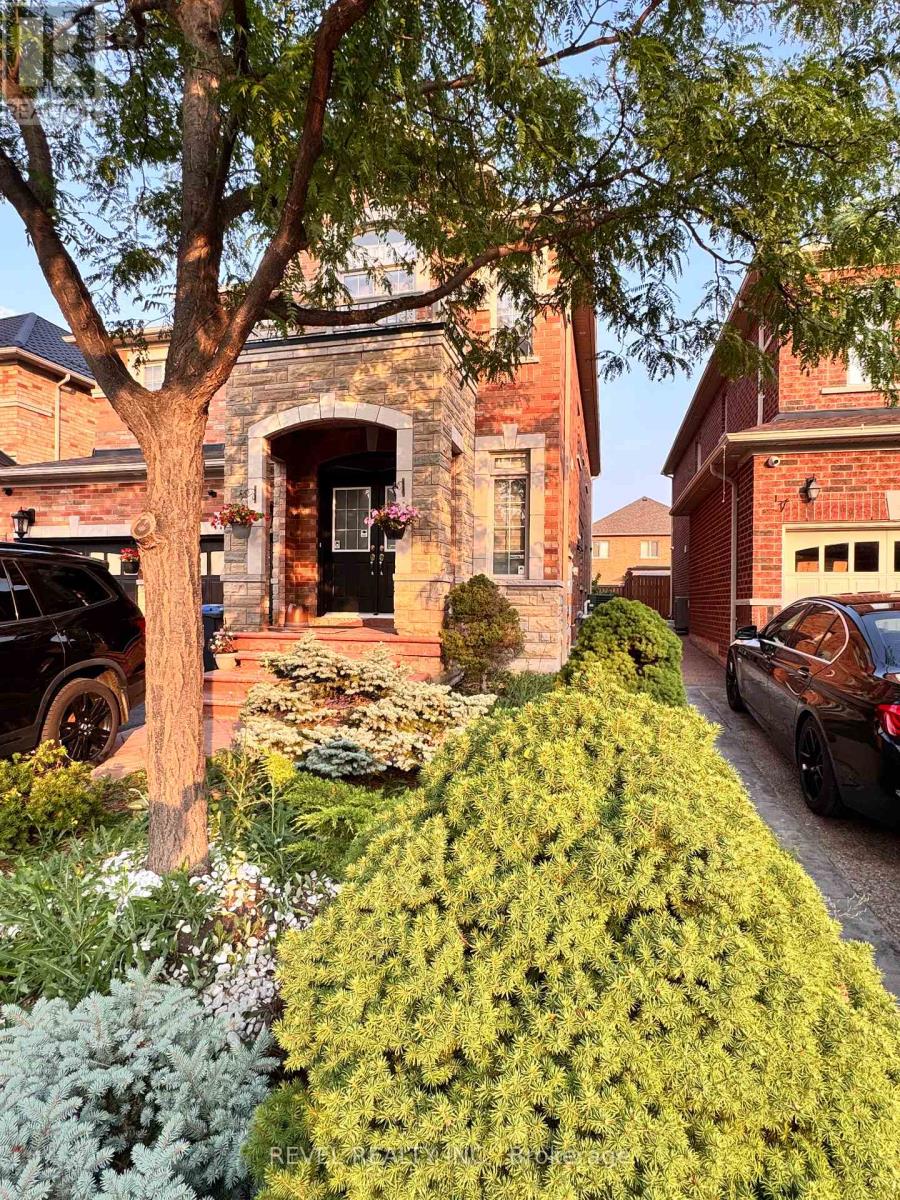9 LYNDBROOK CRESCENT, Brampton, Ontario