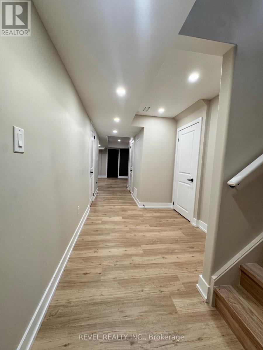 9 Lyndbrook Crescent, Brampton, Ontario  L6P 2P1 - Photo 3 - W12345830