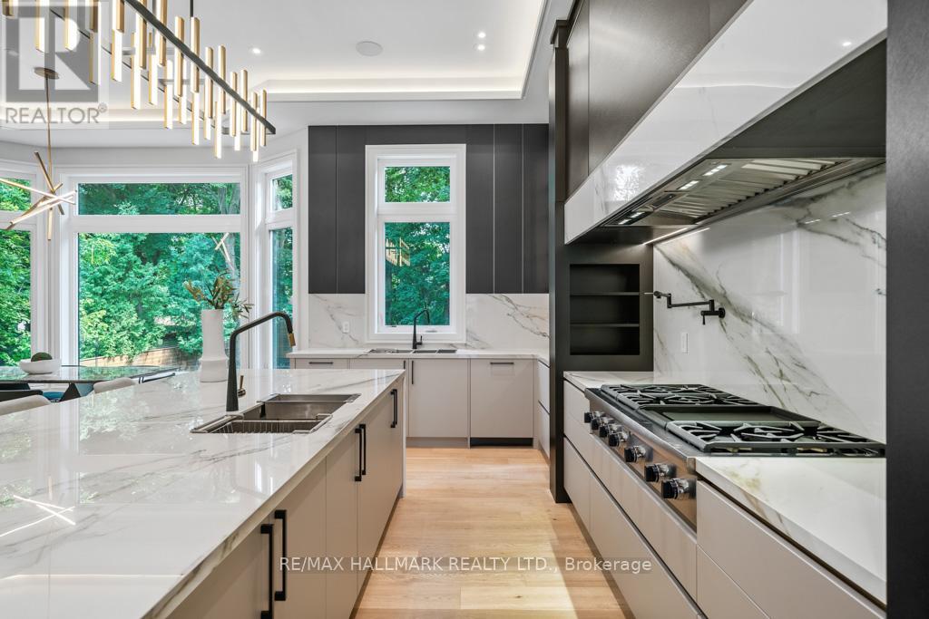 215 Northwood Drive, Toronto, Ontario  M2M 2K5 - Photo 17 - C12330424