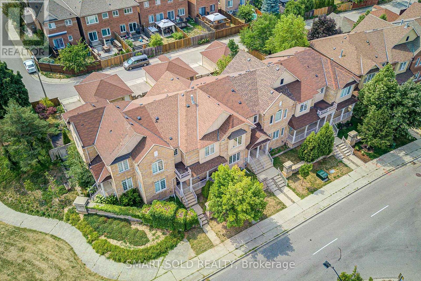 Property at 4 THORNHILL WOODS DRIVE image 2