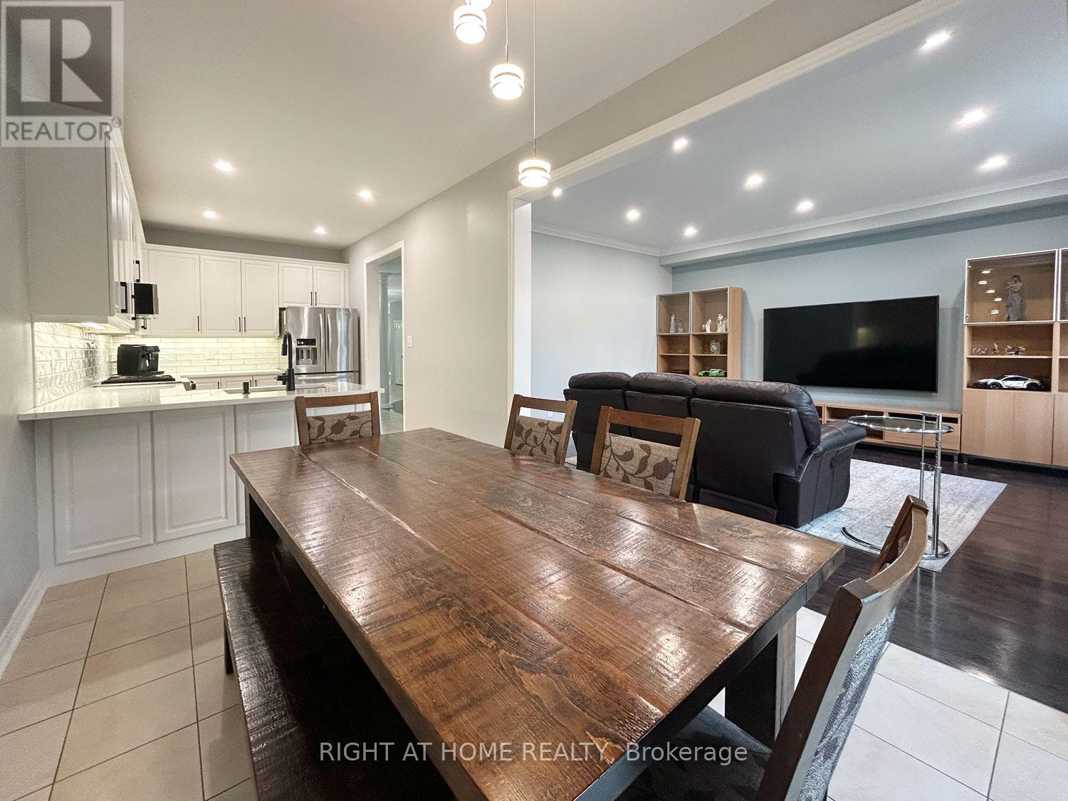 5515 Doctor Peddle Crescent, Mississauga, Ontario  L5M 0K6 - Photo 12 - W12345874