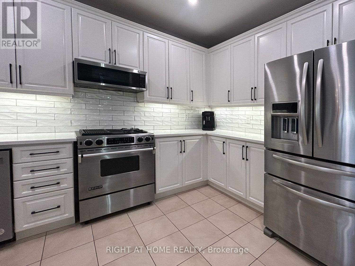 5515 Doctor Peddle Crescent, Mississauga, Ontario  L5M 0K6 - Photo 14 - W12345874