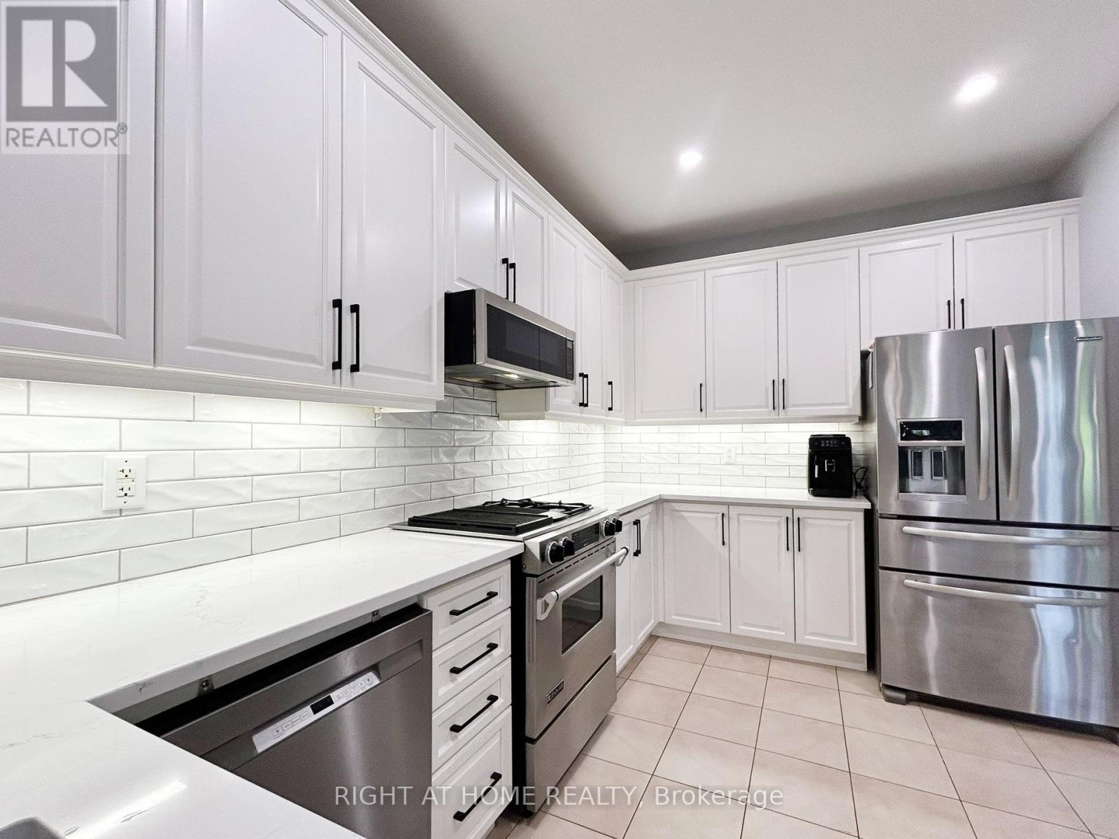 5515 Doctor Peddle Crescent, Mississauga, Ontario  L5M 0K6 - Photo 16 - W12345874