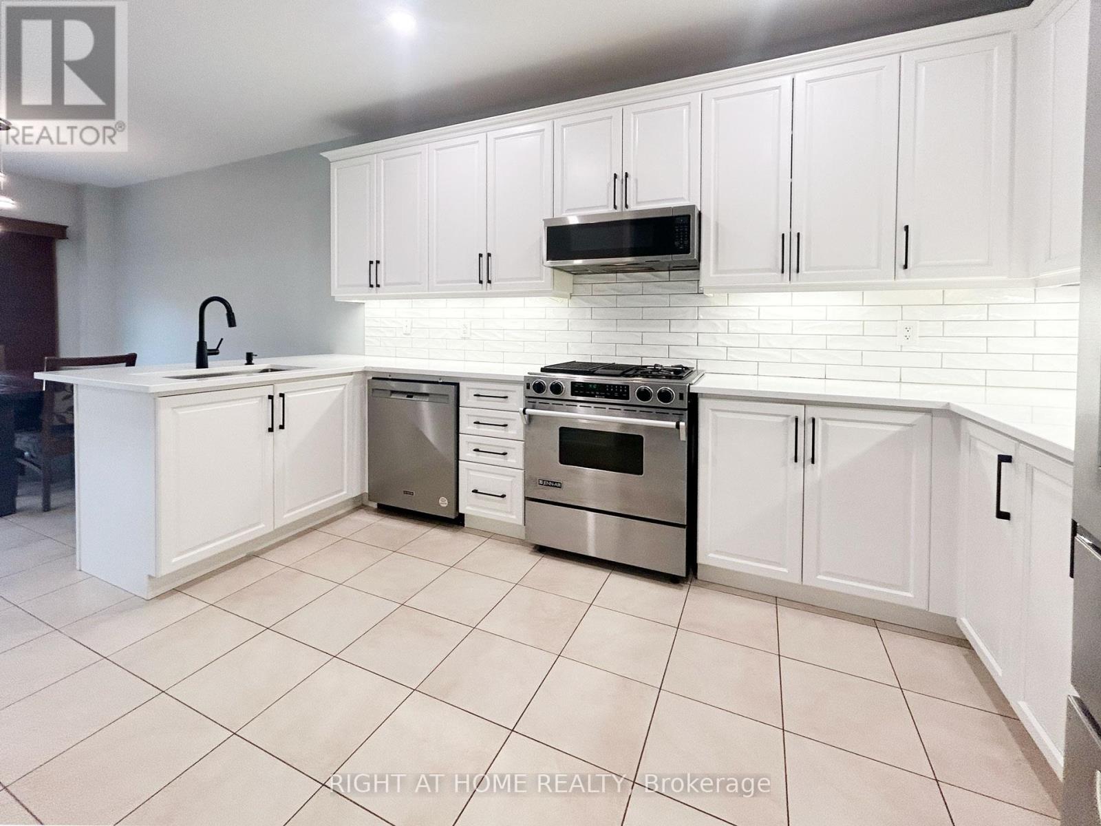 5515 Doctor Peddle Crescent, Mississauga, Ontario  L5M 0K6 - Photo 17 - W12345874