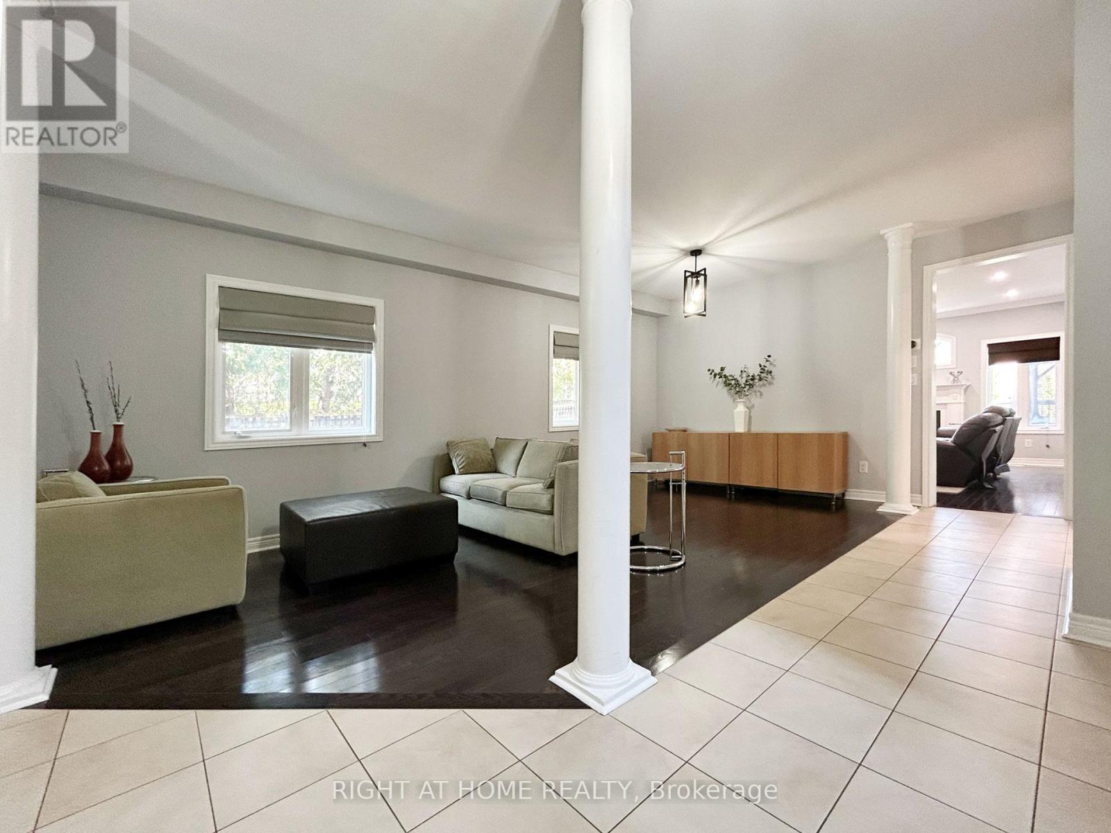 5515 Doctor Peddle Crescent, Mississauga, Ontario  L5M 0K6 - Photo 7 - W12345874