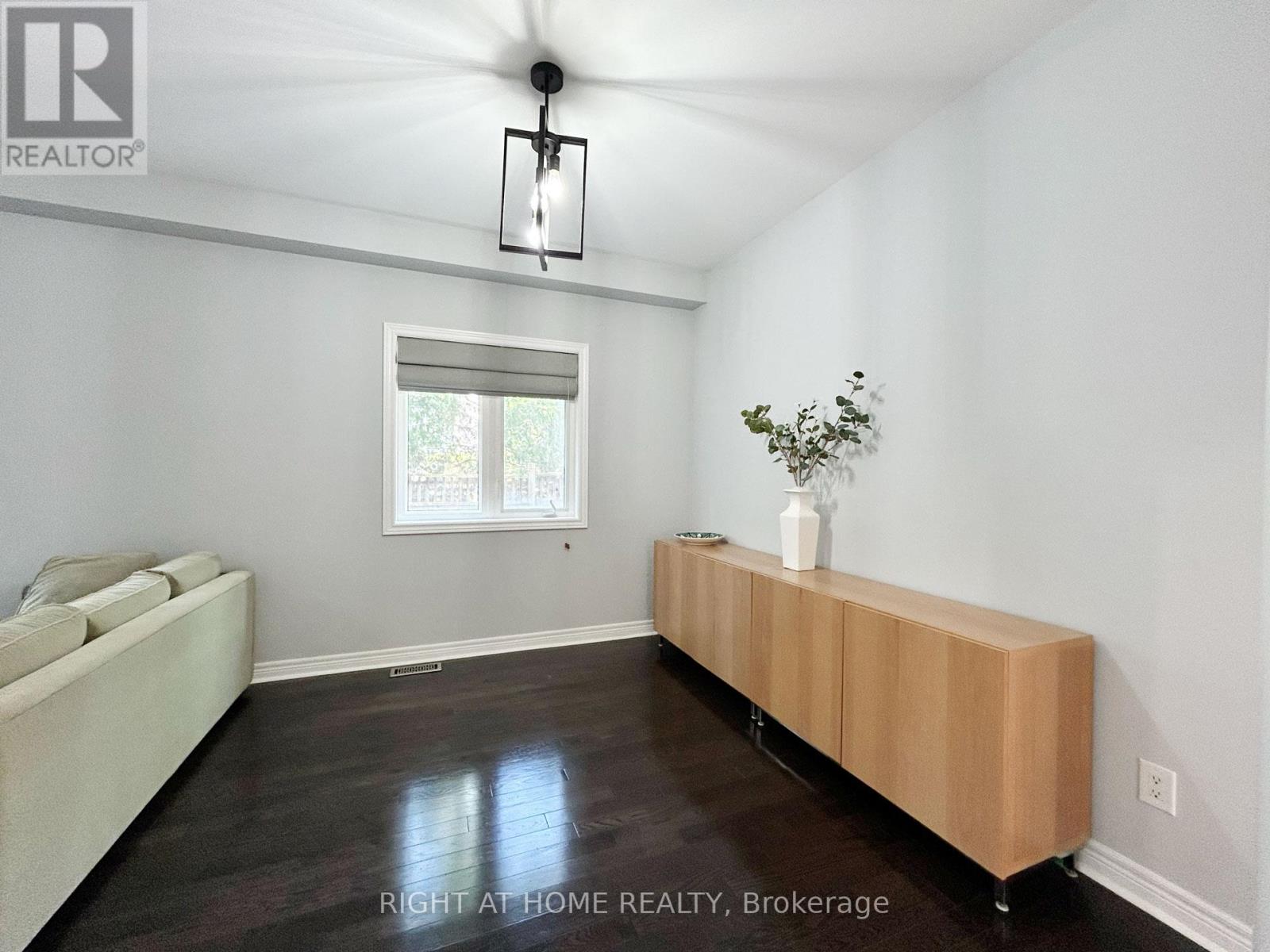 5515 Doctor Peddle Crescent, Mississauga, Ontario  L5M 0K6 - Photo 9 - W12345874