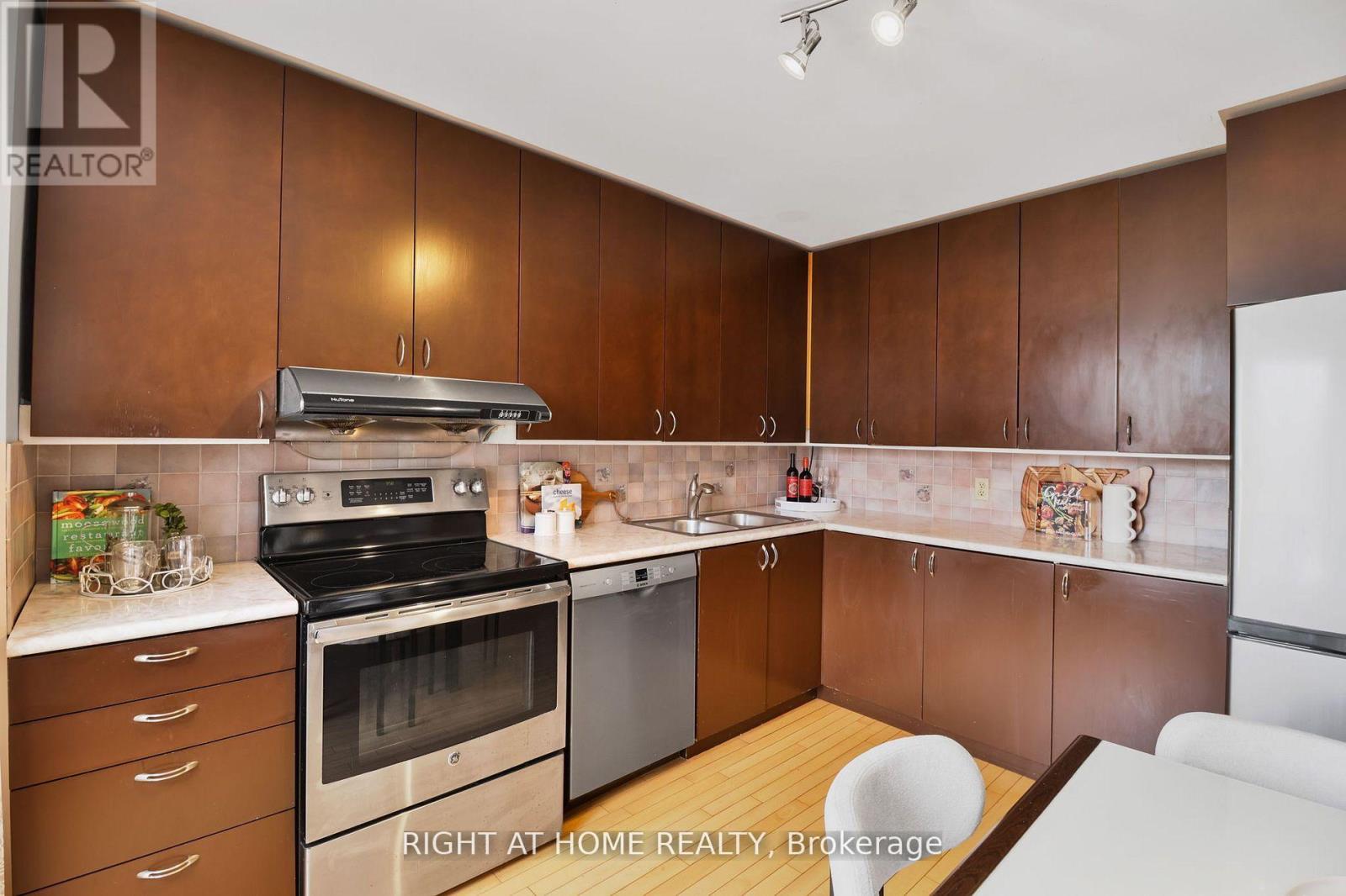 152 Wright Avenue, Toronto, Ontario  M6R 1L2 - Photo 11 - W12345875