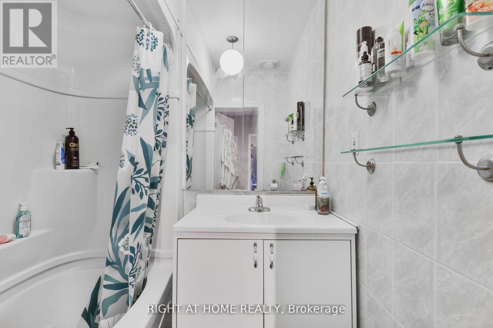 152 Wright Avenue, Toronto, Ontario  M6R 1L2 - Photo 25 - W12345875