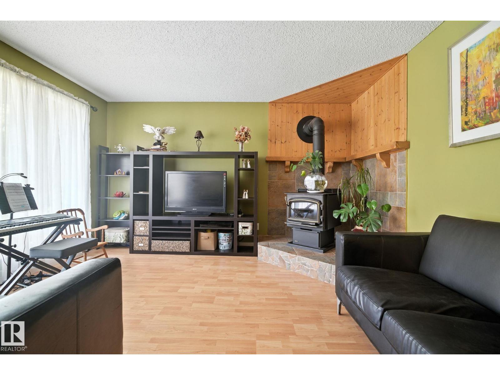 Property at 93 Wellington CR image 5