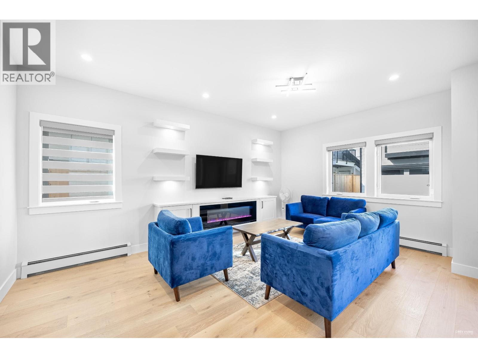 Property at 4911A 53 STREET image 5