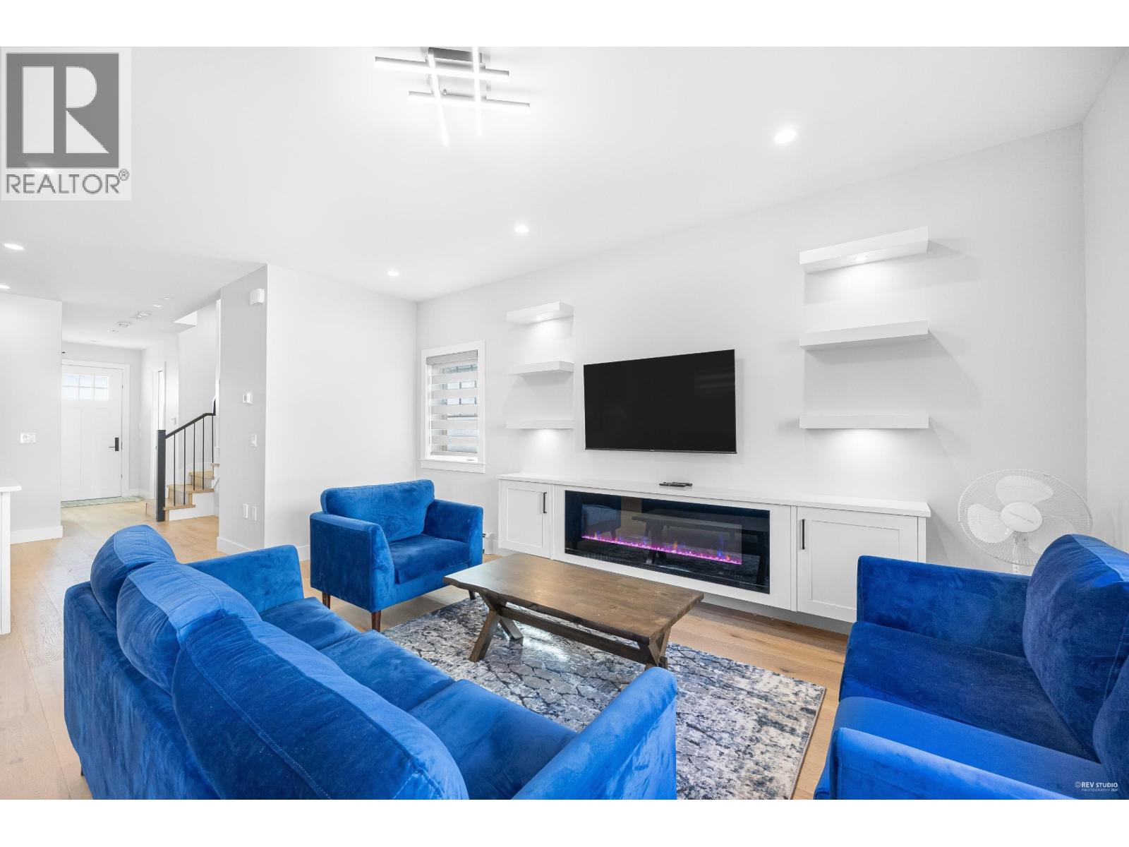 Property at 4911A 53 STREET image 4