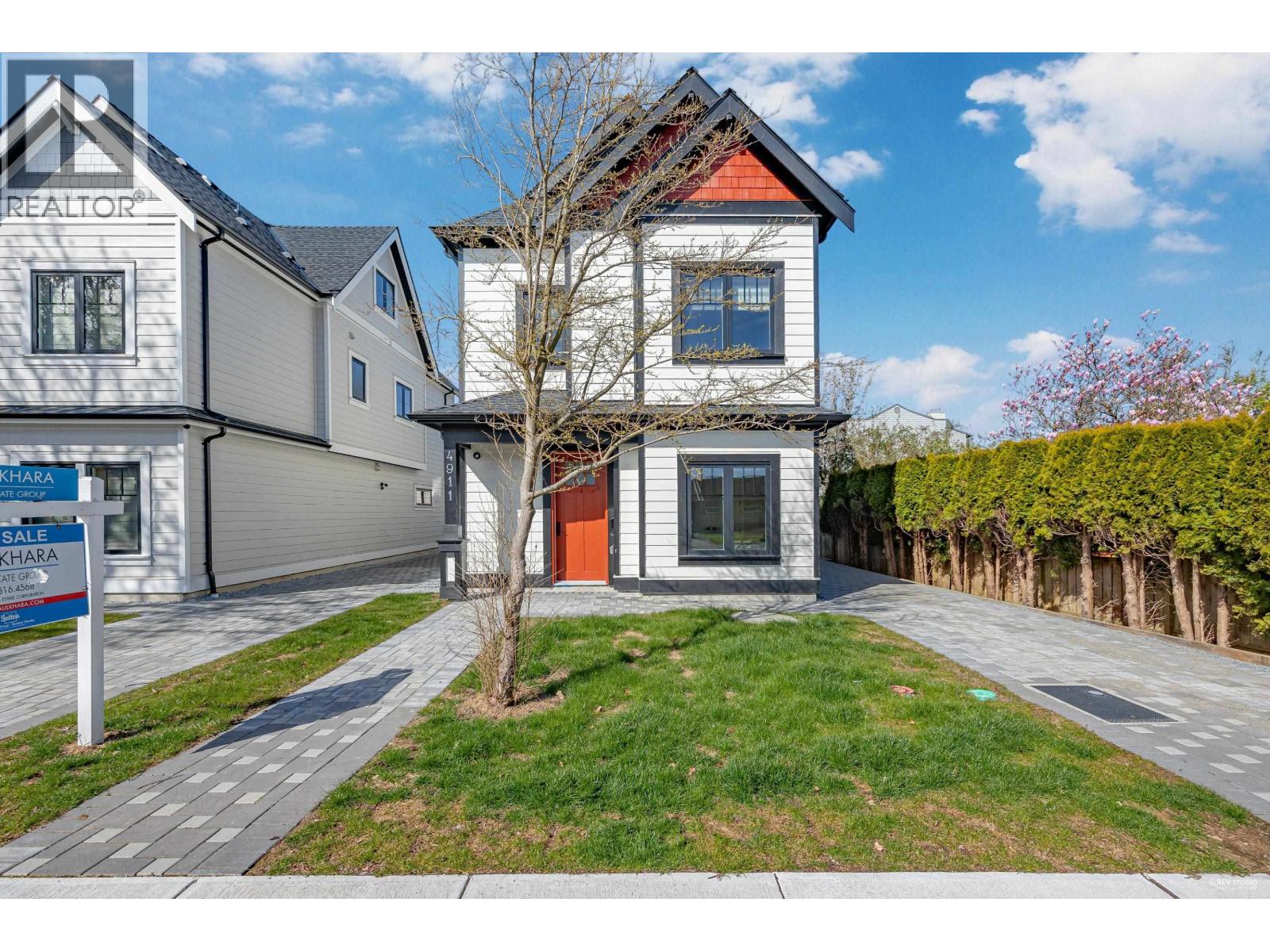 Property at 4911A 53 STREET image 3
