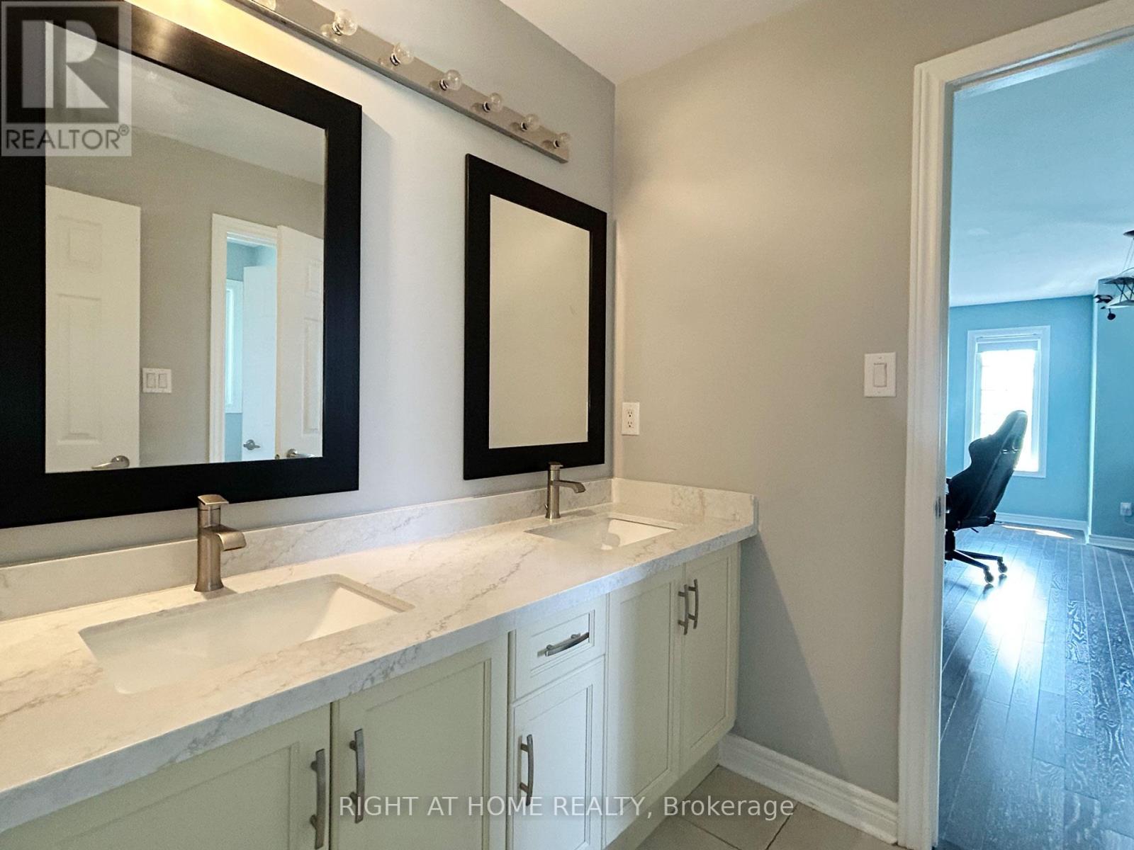 5515 Doctor Peddle Crescent, Mississauga, Ontario  L5M 0K6 - Photo 28 - W12345874