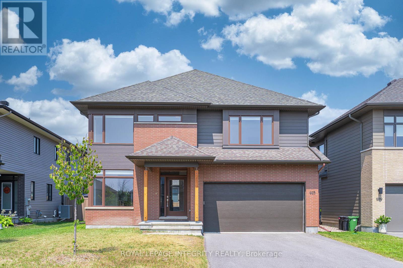 Property at 925 ISLINGTON WAY image 1