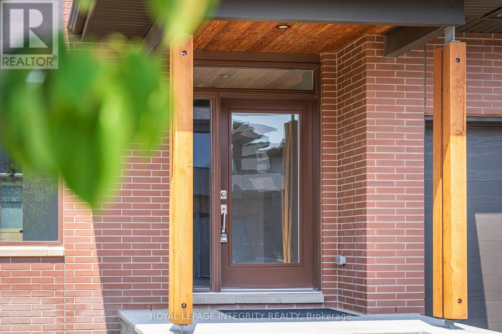 Property at 925 ISLINGTON WAY image 3