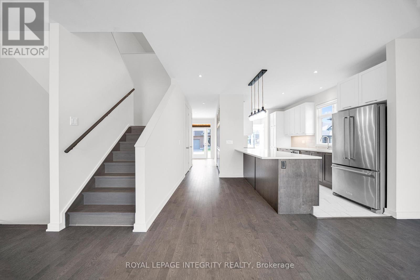 Property at 925 ISLINGTON WAY image 5