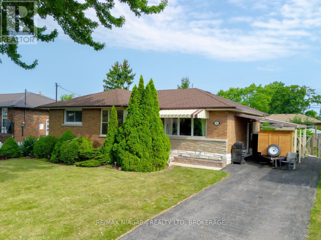 15 Michael Drive S, Port Colborne (Sugarloaf), Ontario  L3K 3C3 - Photo 1 - X12345982