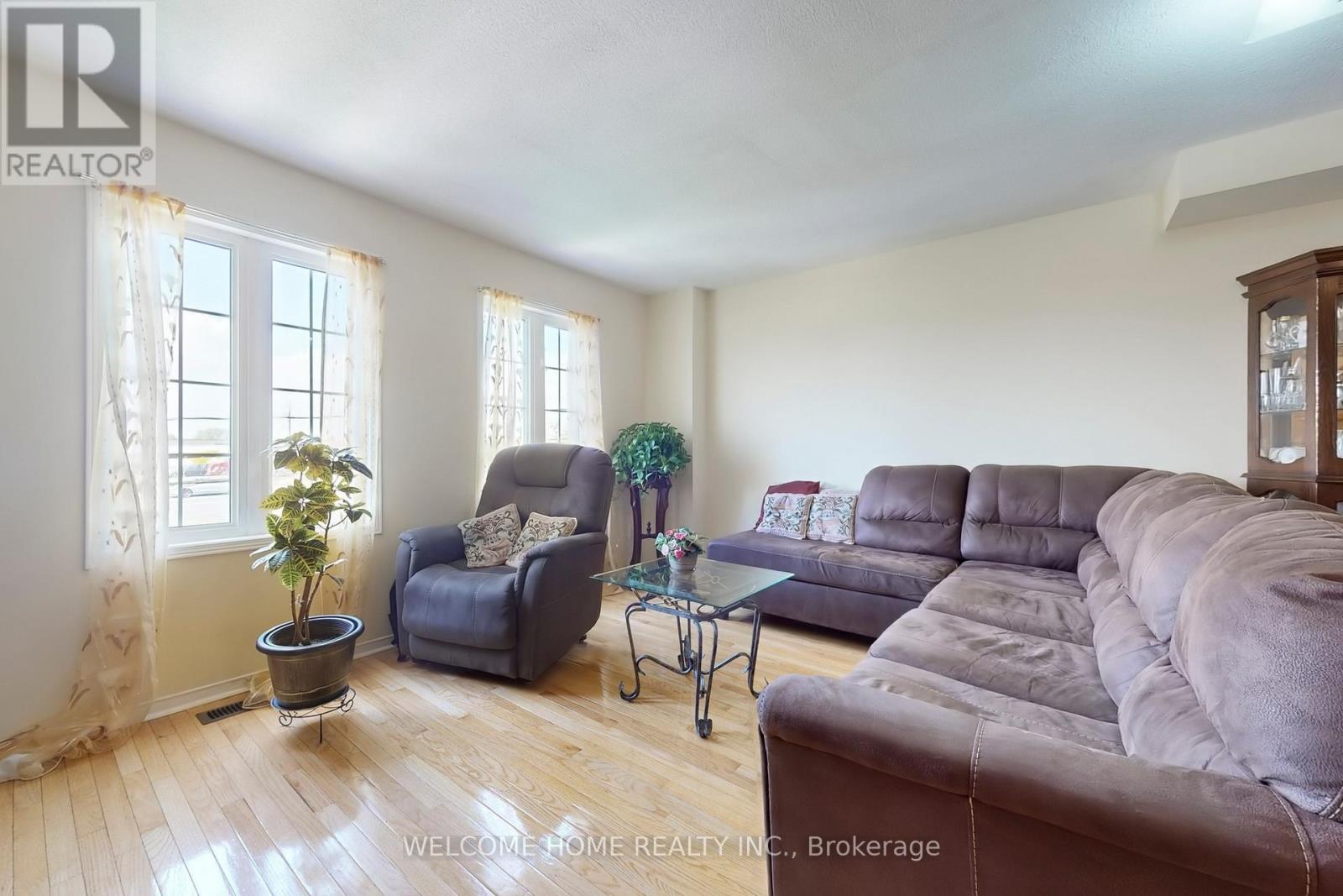 Property at 107 TORBARRIE ROAD image 2
