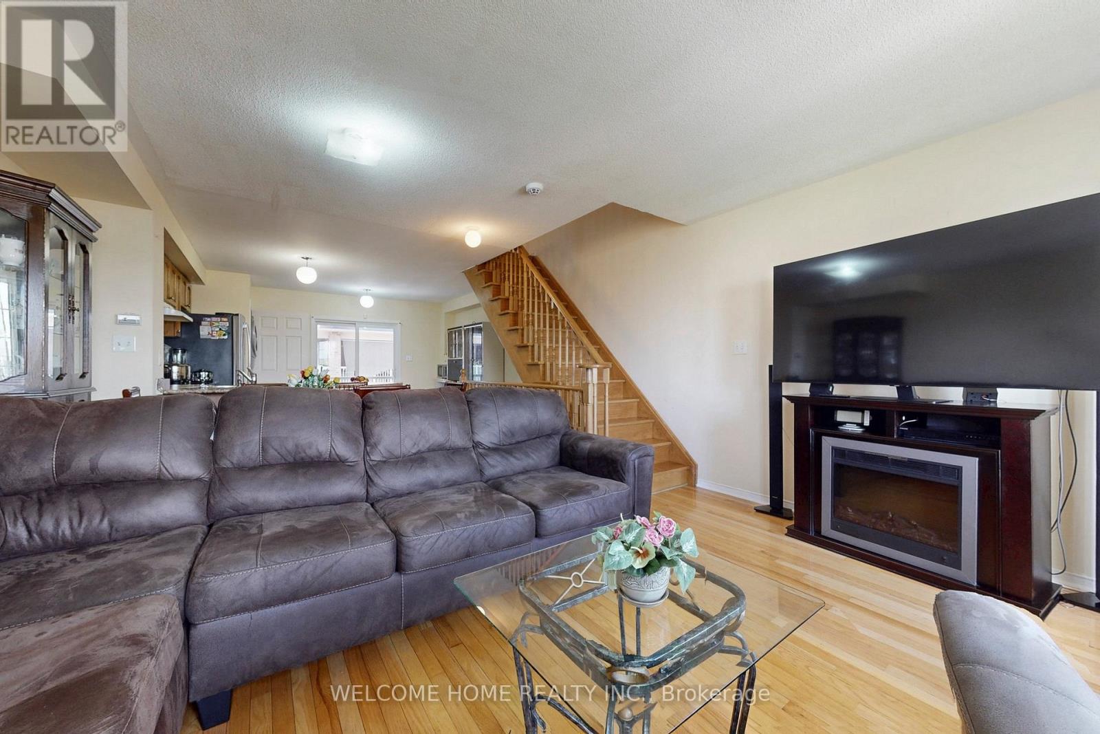 Property at 107 TORBARRIE ROAD image 4