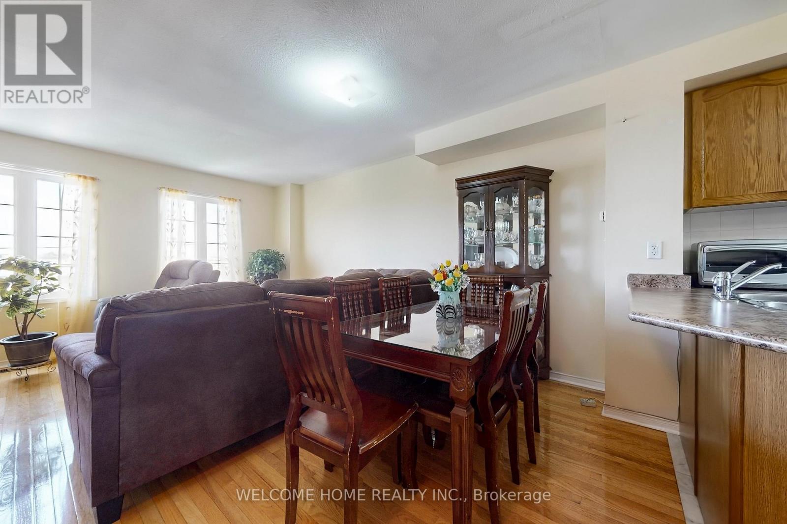 Property at 107 TORBARRIE ROAD image 5