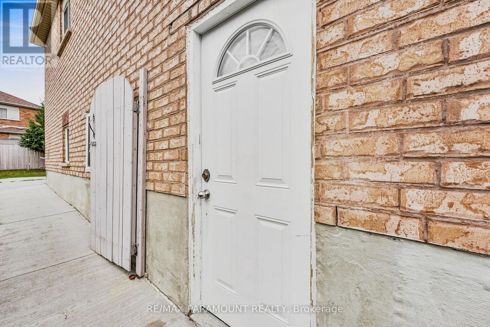 4 Summerdale Crescent, Brampton, Ontario  L6X 4V8 - Photo 24 - W12345963