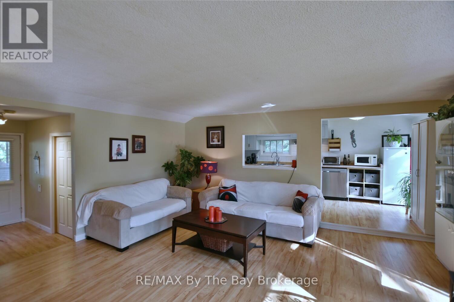103 Sunnidale Road S, Wasaga Beach, Ontario  L9Z 2S9 - Photo 13 - S12346014