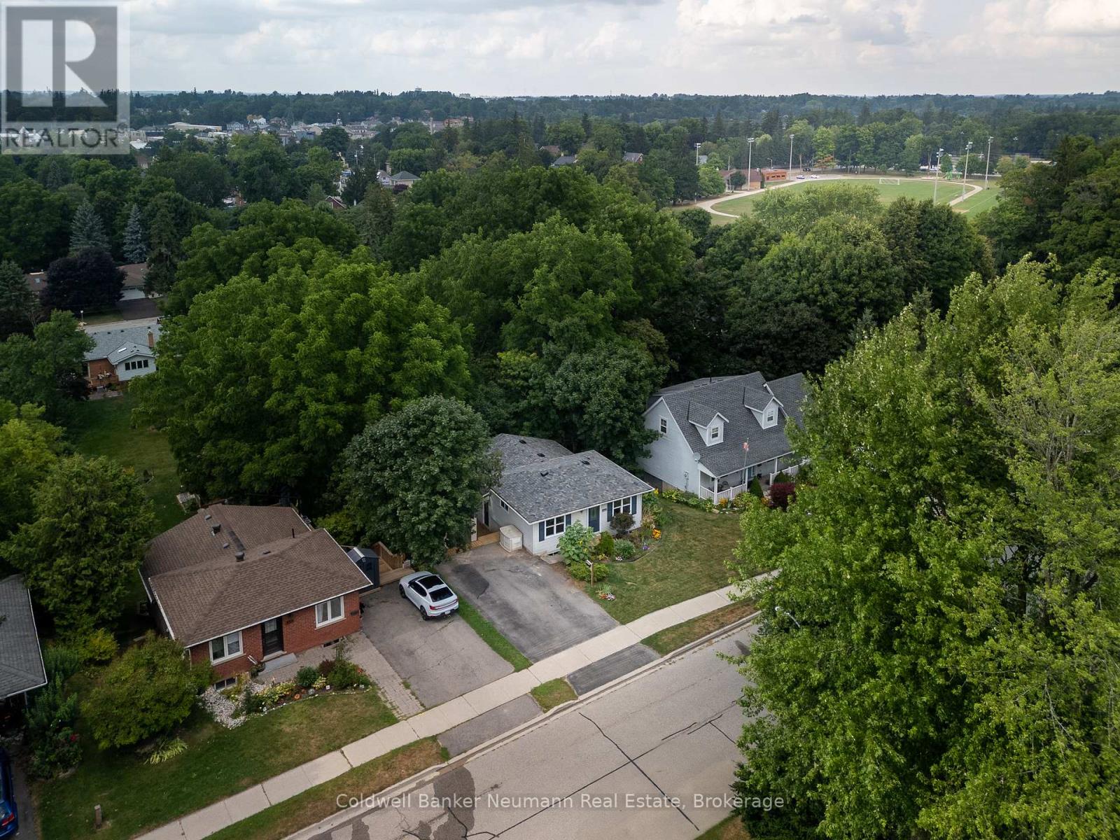 209 Wellington Street, Centre Wellington, Ontario  N1M 3E1 - Photo 2 - X12346016