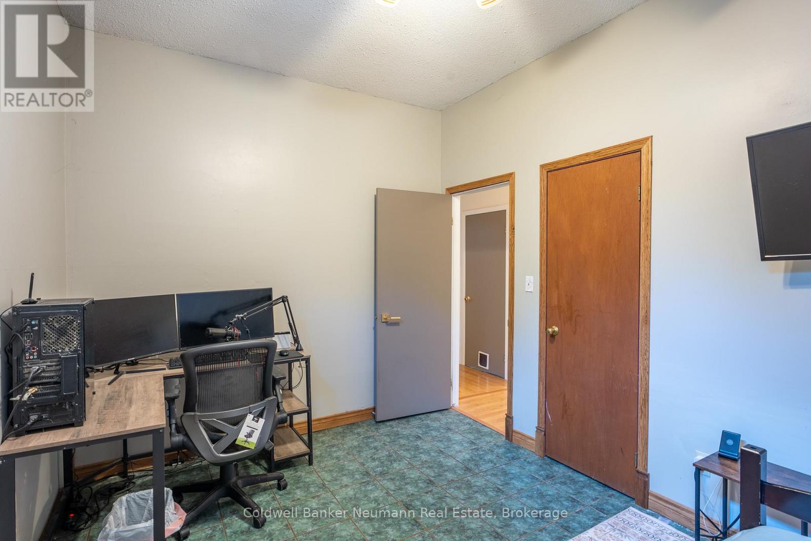 209 Wellington Street, Centre Wellington, Ontario  N1M 3E1 - Photo 25 - X12346016